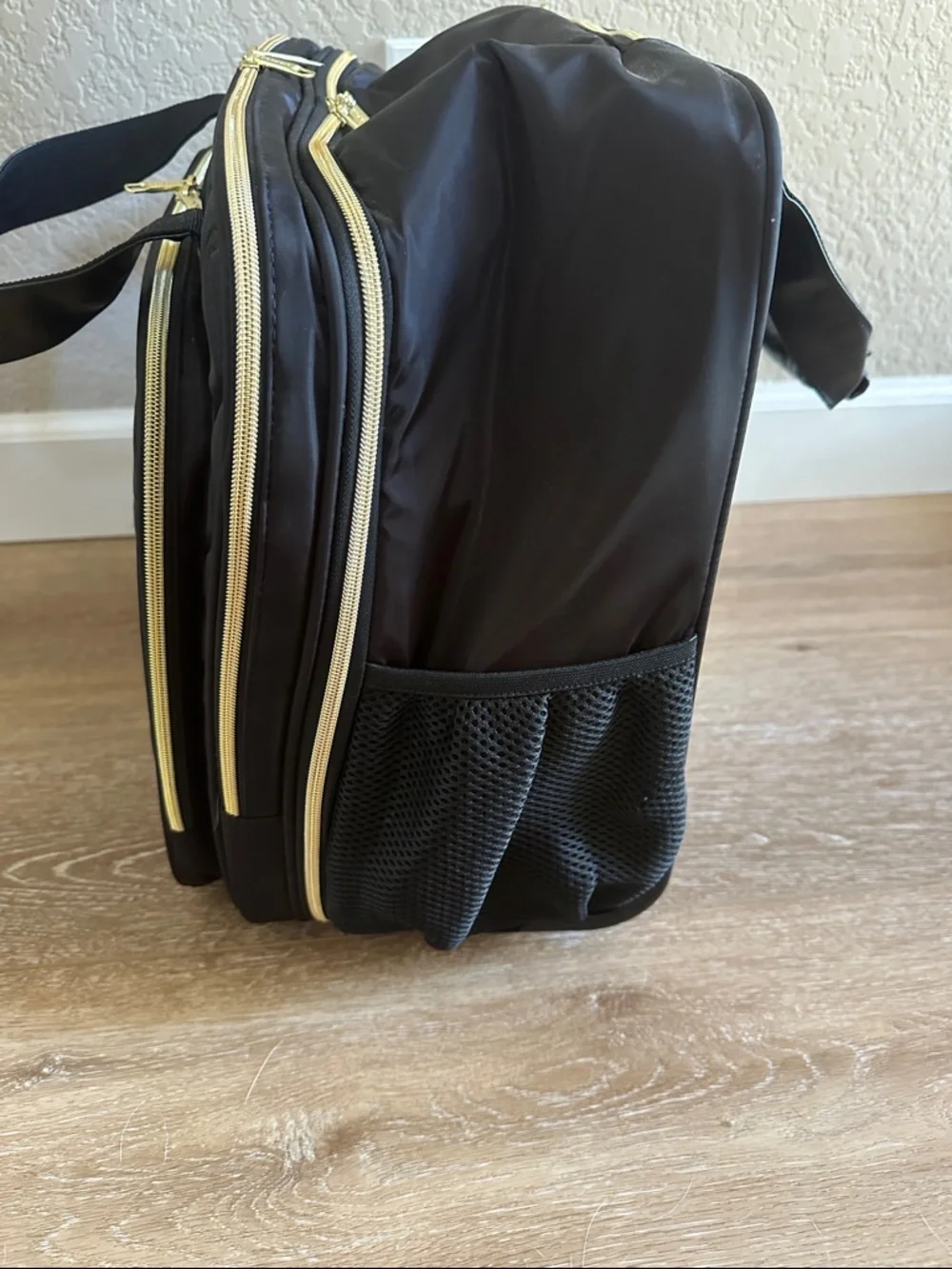 Quilted Black Travel Rolling Briefcase With Gold Zippers YTONET